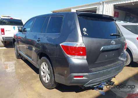 2012 Toyota Highlander Base V6 z USA, uszkodzony, nr VIN 5TDBK3EH8CS097730
